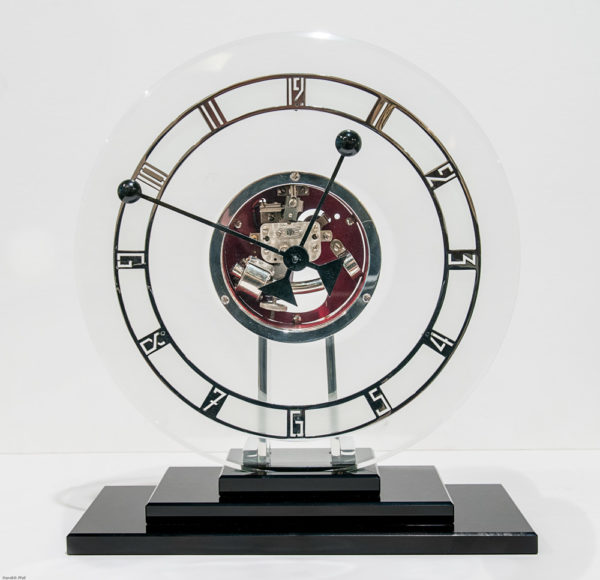 Tischuhr, Kaminuhr, Wanduhr, Flugzeuguhr Aluminium, Antike französische Uhr, ATO Armbanduhr, ATO Kaminuhr, ATO Tischuhr, ATO Wecker, Cartier Wecker, Cartier Uhren, Jaeger LeCoultre Uhren, Atmos Uhr, Fritz Reuter Uhr, Glasgehäuse Uhr, Luftdruck Uhr, Art Deco Kaminuhr, Art Deco Tischuhr, Art Deco Wanduhr, Bauhaus Uhr, Bauhaus Wanduhr, Bauhaus Glasuhr, Original Art Deco Uhren, Art Deco Pendule, Streamline Uhr, Mechanik Uhr, Kem Weber Uhr, Raymond Löwey Uhr, signierte Uhren, Bakkalite Uhren, Quarz Uhren, Sabino Uhren, Lalique Uhren, Bakkarat Uhren, Schwarze Klavierlack Uhren, Schwarze Hochglanzuhren, Uhrenauktionen, Uhrensammlung, 20er Jahre Uhren, 30er Jahre Uhren, antike Uhren, modernistische Uhren, Moderne Uhren, Uhren in Glas, Uhren in Metall, rechteckige Uhren, Zeitmesser, Chronograph, Uhrenschlagwerk, edle Tischuhren, edle Kaminuhren, Donald Desky Uhren, Jean Adnet Uhren, Junghans Uhren, Marius Lavette Uhren