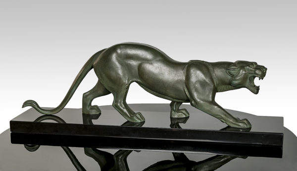 Skulptur Panther auf  Marmorsockel